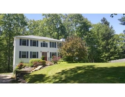 8 Hemlock St, Worcester, MA 01602-3211