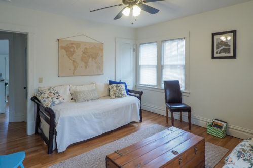 2324 Oakland Dr, Kalamazoo MI  49008-2254 exterior