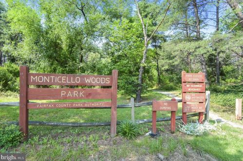 7458 Gadsby Sq, Alexandria VA 22315-5288 exterior