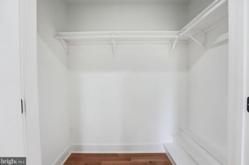 1505 Crestwood Dr, Alexandria VA  22302-2303 exterior