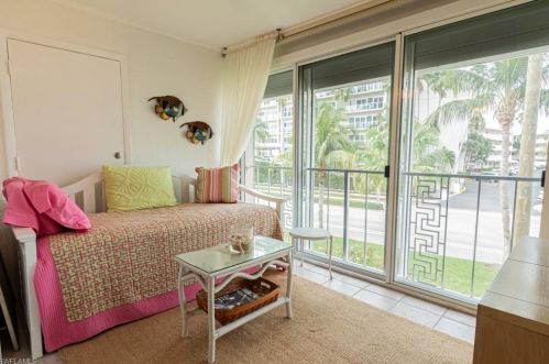 1910 Gulf Shore Blvd, Naples FL 34102-4662 exterior