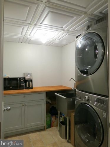 324 Camac St, Philadelphia PA 19140-4214 exterior