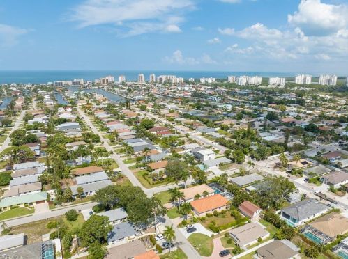 607 104 Ave, Naples FL 34108-3228 exterior