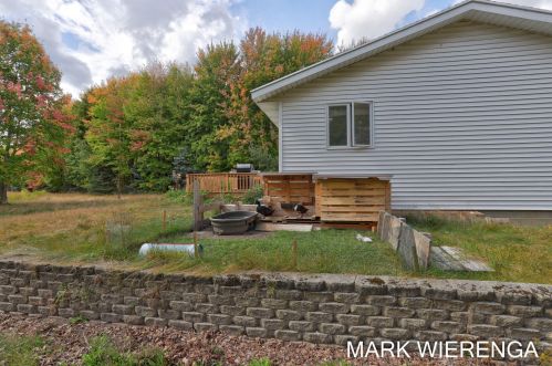 431 Mt Garfield Rd, Meskegon MI 49441-6000 exterior