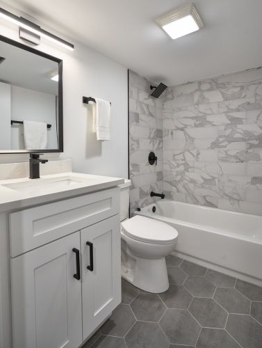 4452 Leland Ave, Chicago IL  60630-4043 exterior