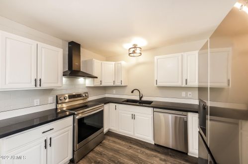 1328 Christy Dr, Phoenix AZ  85020-1106 exterior