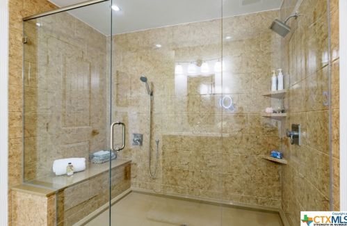 9515 Maverick Pt, San Antonio TX 78240-4049 exterior