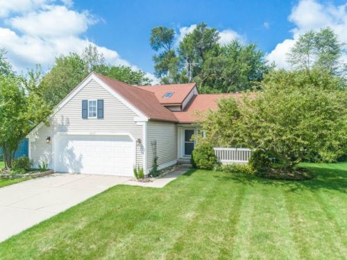 12718 Houghton Dr, Dewitt, MI 48820-8620