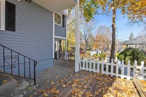 604 University Dr, Rochester MI 48307-1850 exterior