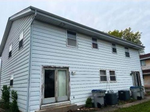 9158 95th St, Milwaukee, WI 53224-1709