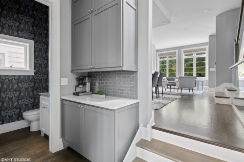 3621 Hermitage Ave, Chicago IL 60613-3507 exterior