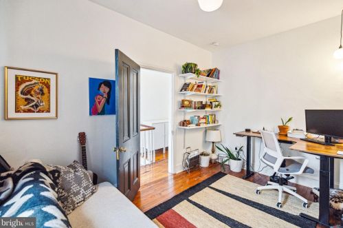 240 Fairmount Ave, Philadelphia PA  19123-2928 exterior