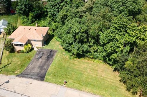 1888 Cliff St, Moon Twp, PA 15108-2206