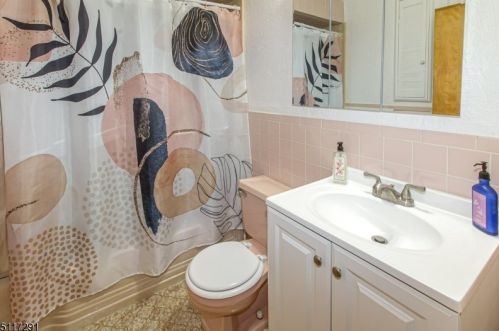 992 Milton Blvd, Rahway NJ 07065-1721 exterior