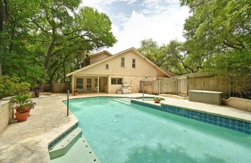 1501 Breezeknoll Cir, Austin TX exterior
