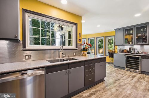 10316 Gainsborough Rd, Rockville MD 20854-4043 exterior