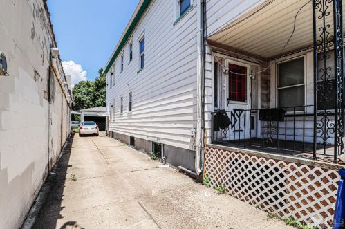 239 Hamilton St, New Brunswick NJ 08901-2205 exterior