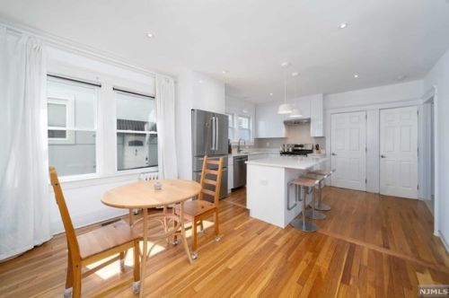 360 Undercliff Ave, Edgewater NJ  07020-7251 exterior