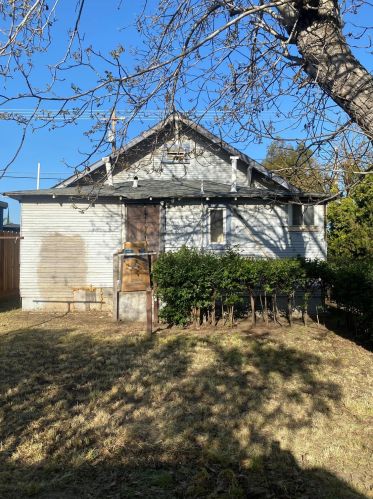 406 West Ave, Turlock CA  95380-5364 exterior