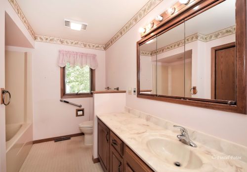 810 Bunker St, Bull Valley IL 60098-3941 exterior