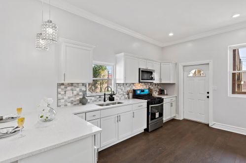 6349 Evans Ave, Chicago IL  60637-3405 exterior