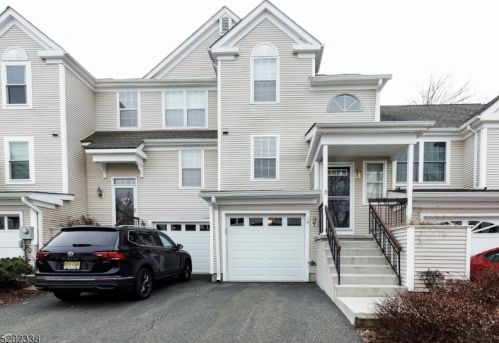 19 Rainier Ct, Hackettstown, NJ 07840-2826