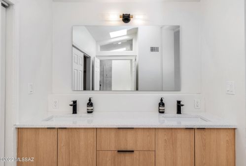 851 Roller Coaster Rd, Tucson AZ  85704-2626 exterior