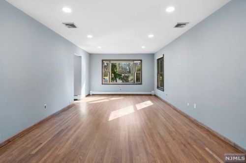 31 Evergreen Pl, Demarest NJ  07627-2441 exterior