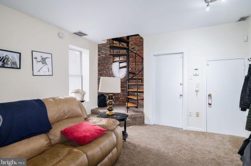 922 4 St, Philadelphia PA 19147-4104 exterior