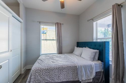 2406 Armenia Ave, Tampa FL  33607-2604 exterior