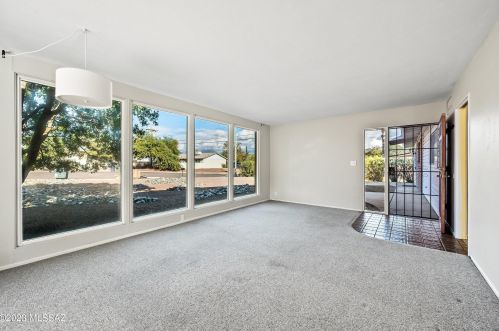 8542 Desert Steppes Dr, Tucson AZ  85710-4210 exterior