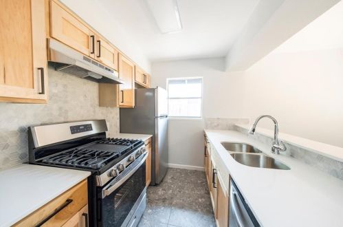 1305 Fairbanks Dr, Austin, TX 78752-2832