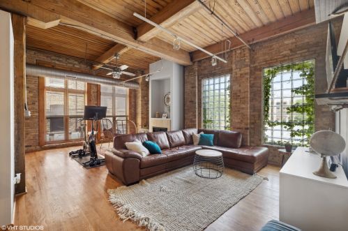 920 Sheridan Rd, Chicago, IL 60613-5053