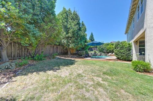 1258 Manning Dr, Folsom CA 95762-5845 exterior