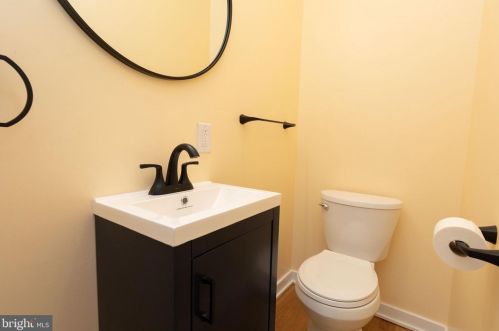 1656 Edgewood St, Philadelphia, PA 19151-3911