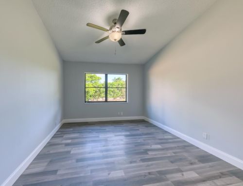 9147 Bedford Dr, Boca Raton FL 33434-5512 exterior