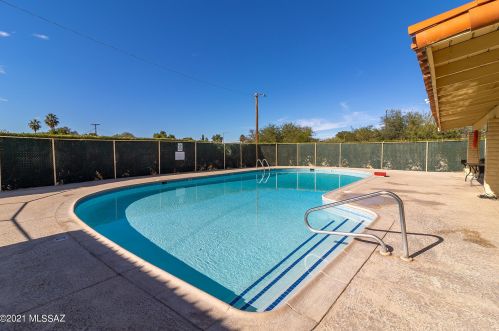 810 Kolb Rd, Tucson AZ  85710-4964 exterior