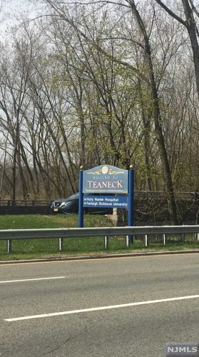 7 Millay Ct, Teaneck NJ 07666-6485 exterior