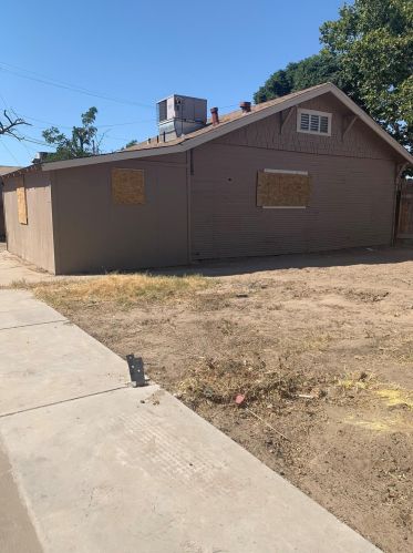 900 1st St, Turlock CA  95380-6021 exterior