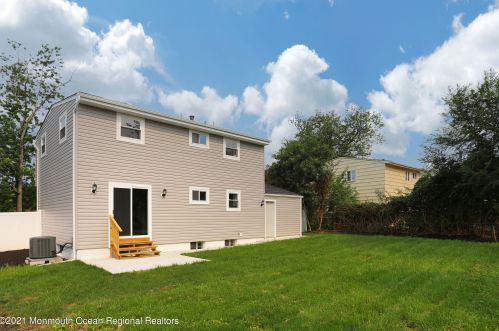 16 Carole Pl, Old Bridge NJ  08857-2502 exterior