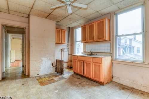 60 Hilton Ave, Maplewood NJ 07040-3223 exterior