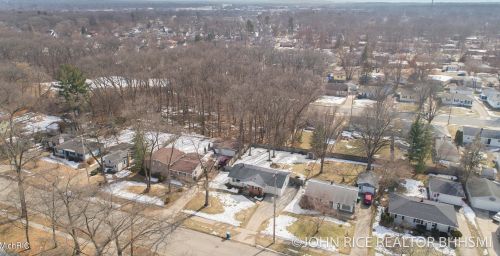 1004 Oakcrest St, Wyoming MI exterior