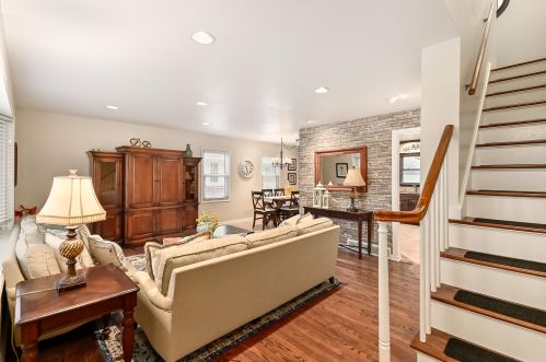 3833 68th St, Milwaukee, WI 53216-2009