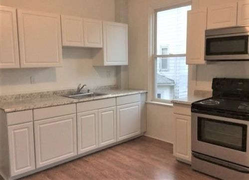 31 White St, Taunton, MA 02780-4641