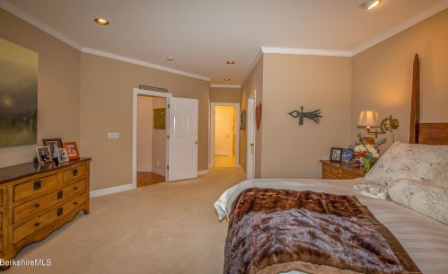 47 Fairwynds Dr, Lenox MA 01240-2729 exterior