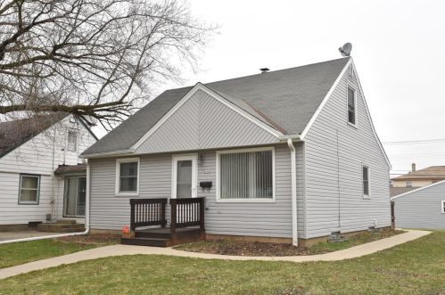 9636 Melvina St, Milwaukee, WI 53222-2543