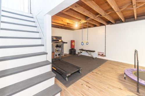 38 Dl Rd, Enfield CT 06082-5139 exterior