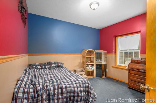 2392 Windy Ridge Dr, Meskegon MI 49442-1474 exterior