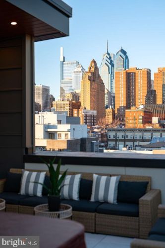 722 Broad St, Philadelphia PA 19146-3119 exterior