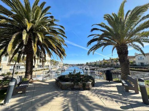 1350 Bayside Cir, Oxnard CA  93035-2148 exterior